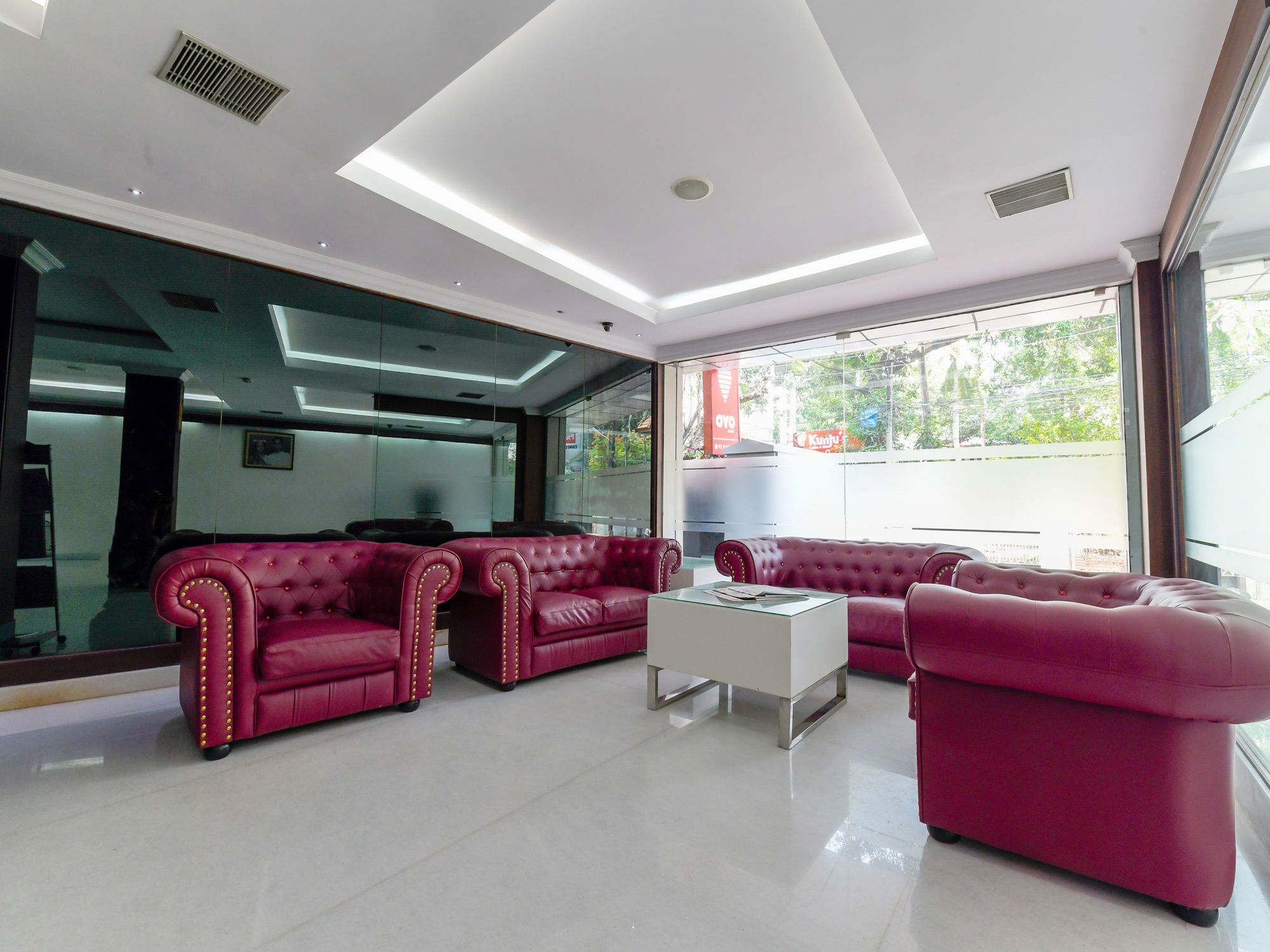 Oyo 7188 Ajantha Regency Hotel Kochi ภายนอก รูปภาพ